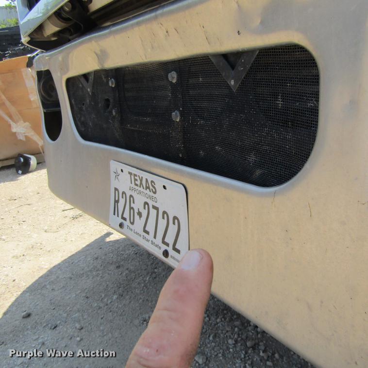 image for item DC0041 2012 Mack CXU613 semi truck