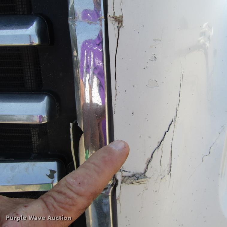 image for item DC0041 2012 Mack CXU613 semi truck