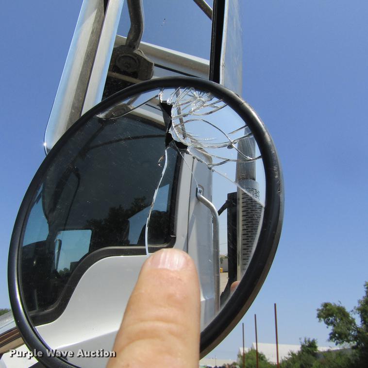 image for item DC0041 2012 Mack CXU613 semi truck