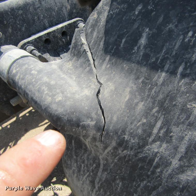 image for item DC0041 2012 Mack CXU613 semi truck