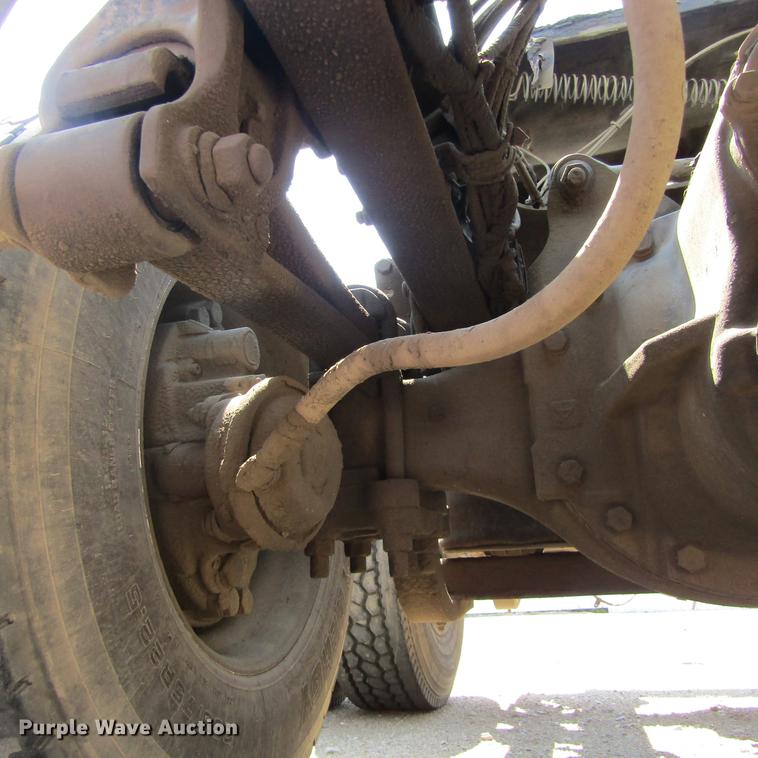 image for item DC0041 2012 Mack CXU613 semi truck