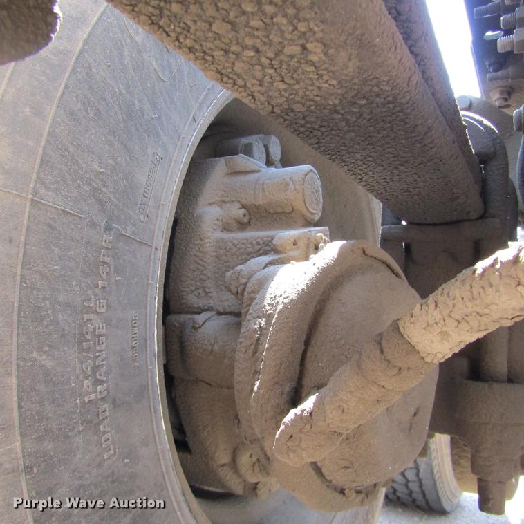 image for item DC0041 2012 Mack CXU613 semi truck