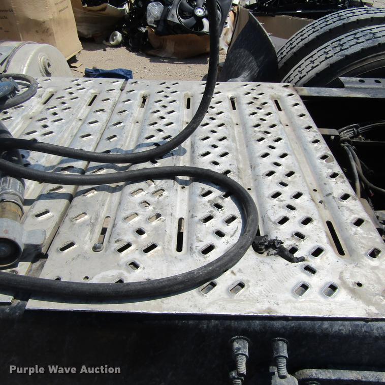 image for item DC0041 2012 Mack CXU613 semi truck