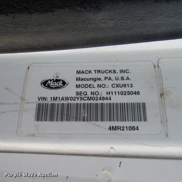 image for item DC0041 2012 Mack CXU613 semi truck