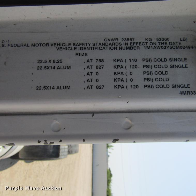 image for item DC0041 2012 Mack CXU613 semi truck