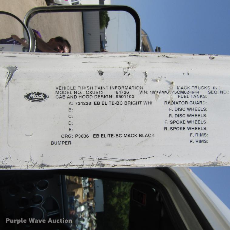 image for item DC0041 2012 Mack CXU613 semi truck