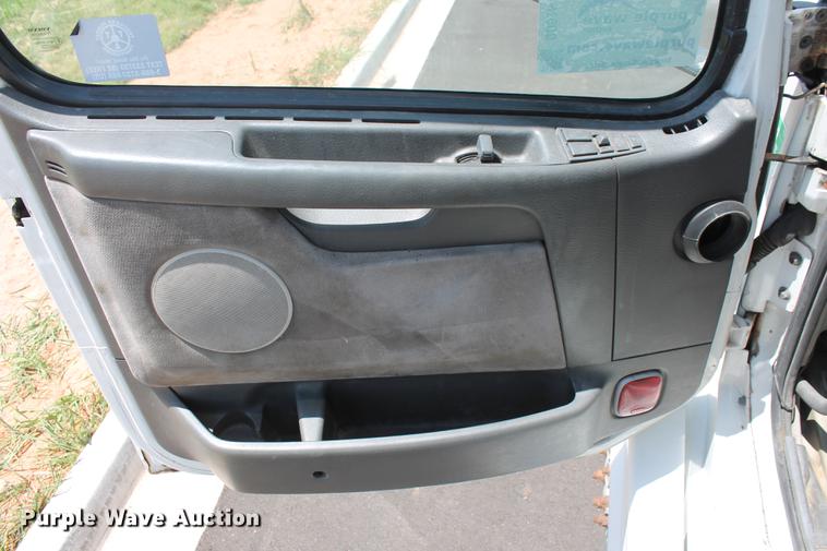 image for item DD5264 2005 Volvo VN semi truck