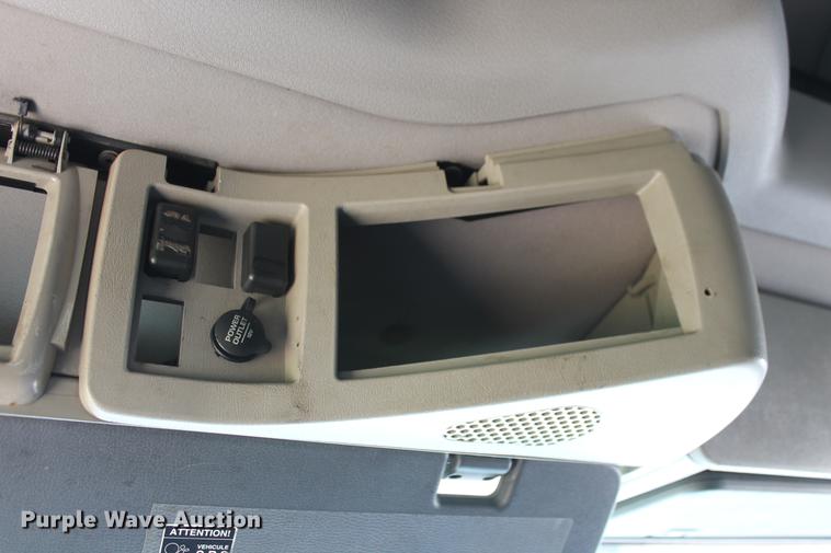 image for item DD5264 2005 Volvo VN semi truck