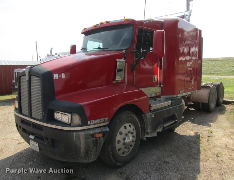 image for item DD5765 1997 Kenworth T600 semi truck