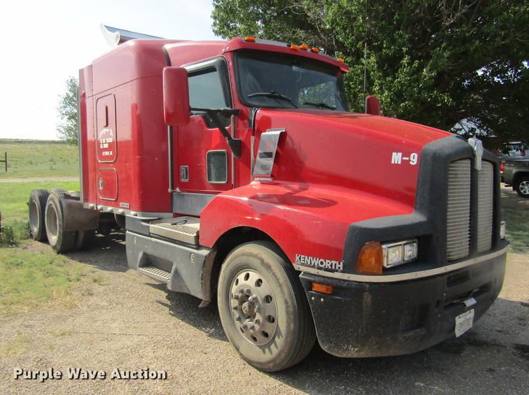 image for item DD5765 1997 Kenworth T600 semi truck