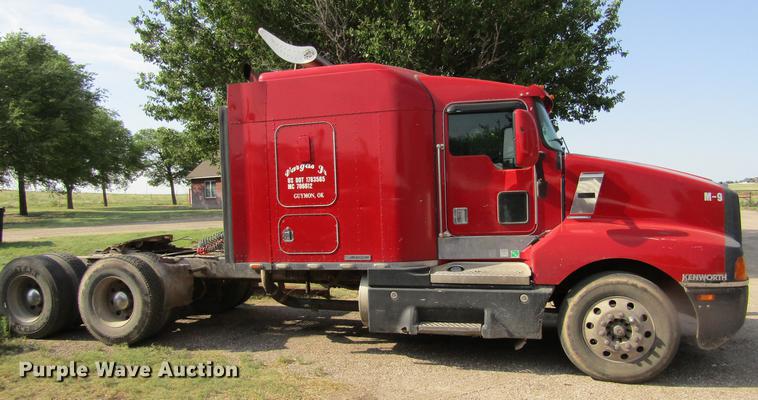 image for item DD5765 1997 Kenworth T600 semi truck