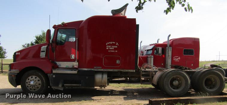 image for item DD5765 1997 Kenworth T600 semi truck