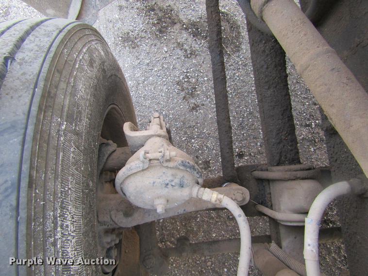 image for item DD5765 1997 Kenworth T600 semi truck