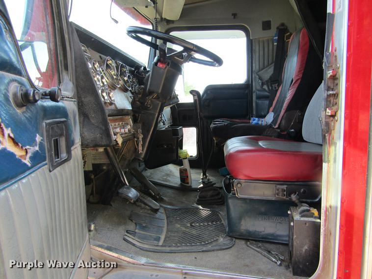image for item DD5765 1997 Kenworth T600 semi truck