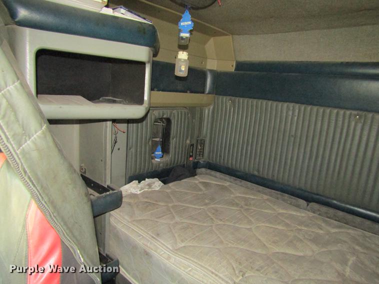 image for item DD5765 1997 Kenworth T600 semi truck