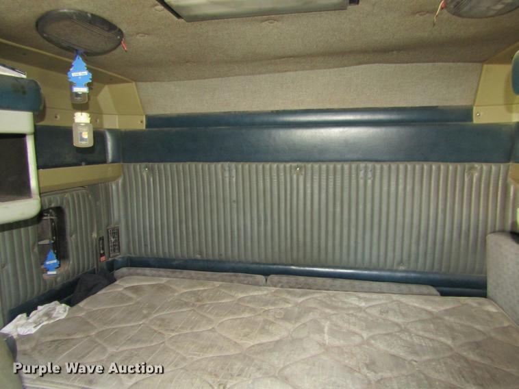 image for item DD5765 1997 Kenworth T600 semi truck