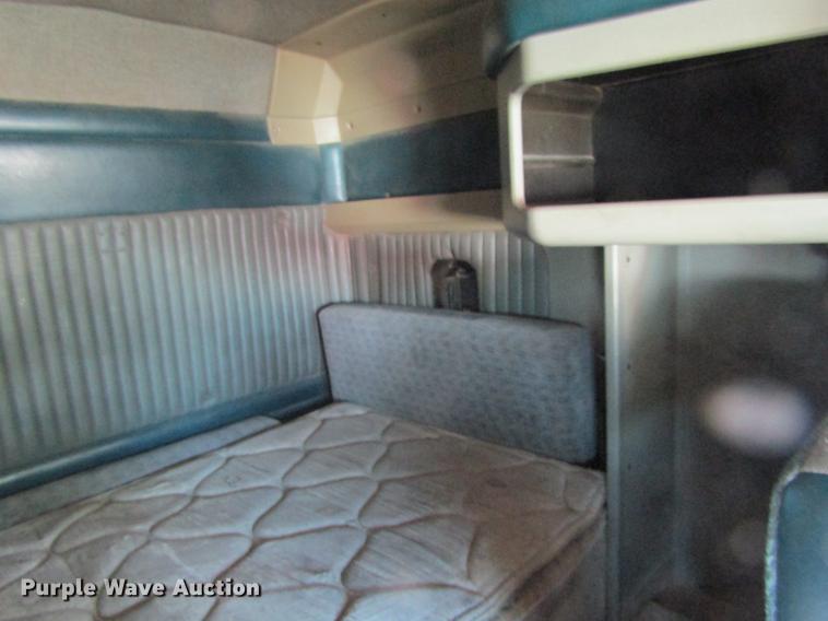 image for item DD5765 1997 Kenworth T600 semi truck