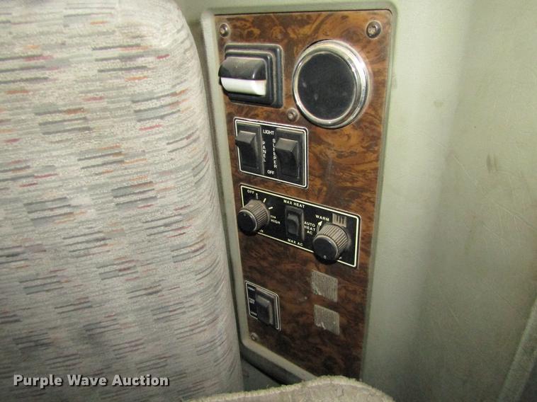 image for item DD5765 1997 Kenworth T600 semi truck