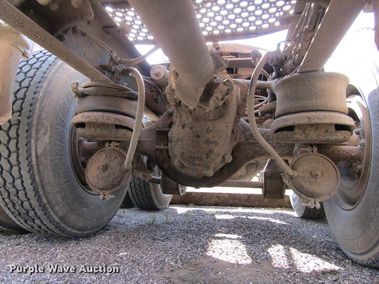 image for item DD5765 1997 Kenworth T600 semi truck