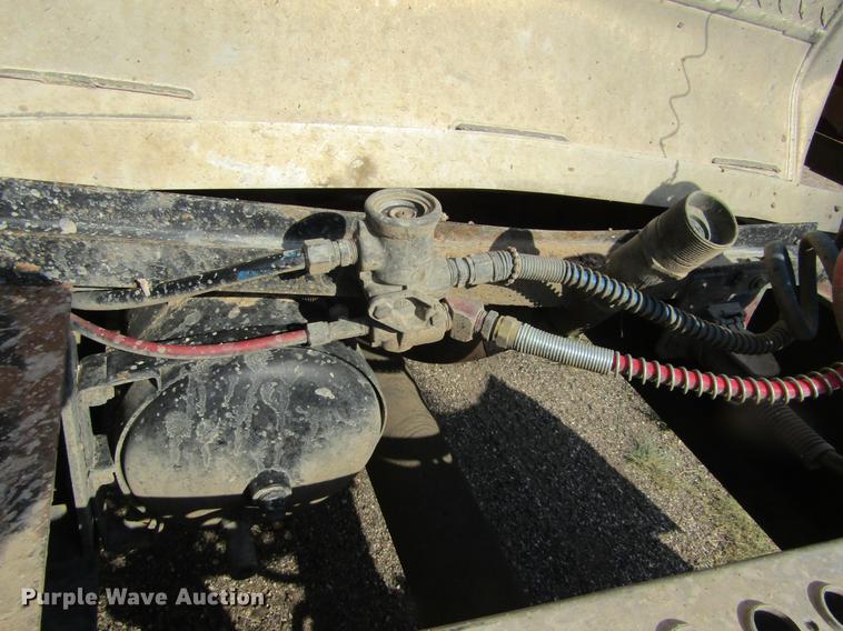 image for item DD5765 1997 Kenworth T600 semi truck