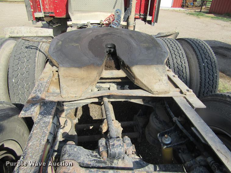 image for item DD5765 1997 Kenworth T600 semi truck