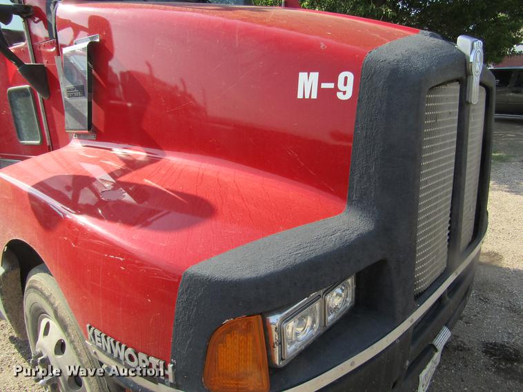 image for item DD5765 1997 Kenworth T600 semi truck
