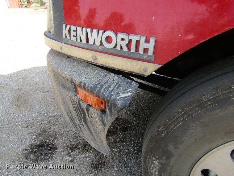 image for item DD5765 1997 Kenworth T600 semi truck