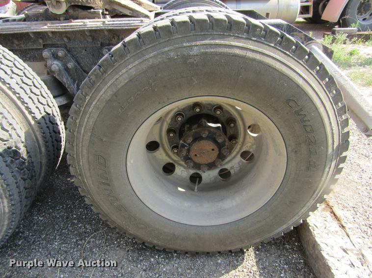 image for item DD5765 1997 Kenworth T600 semi truck