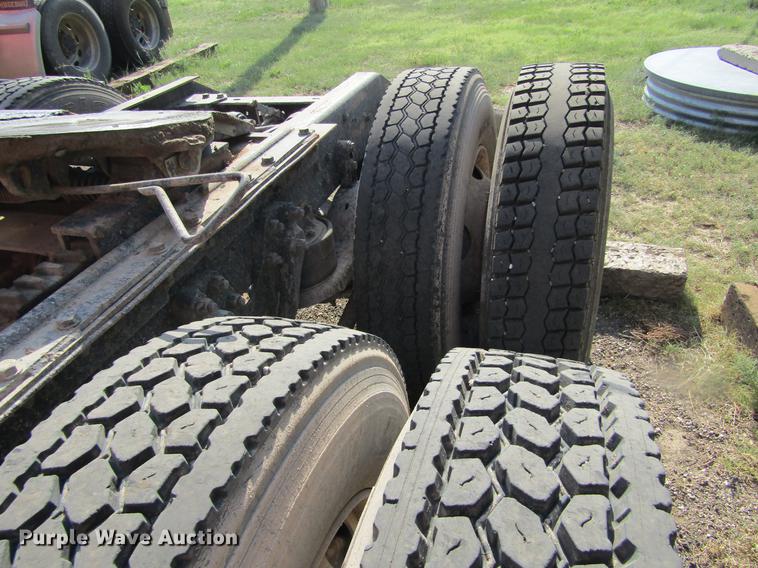 image for item DD5765 1997 Kenworth T600 semi truck