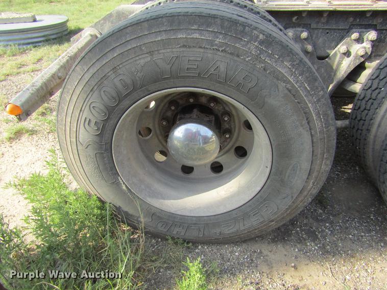 image for item DD5765 1997 Kenworth T600 semi truck