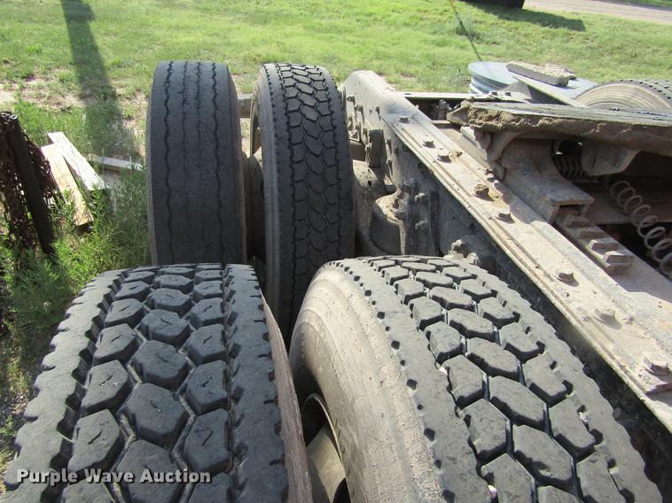 image for item DD5765 1997 Kenworth T600 semi truck