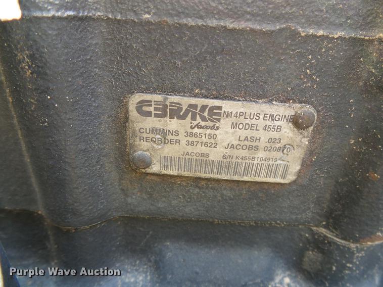 image for item DD5857 1999 International 9400 semi truck