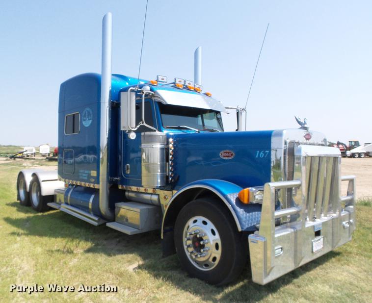 image for item DD5858 2007 Peterbilt 379 semi truck