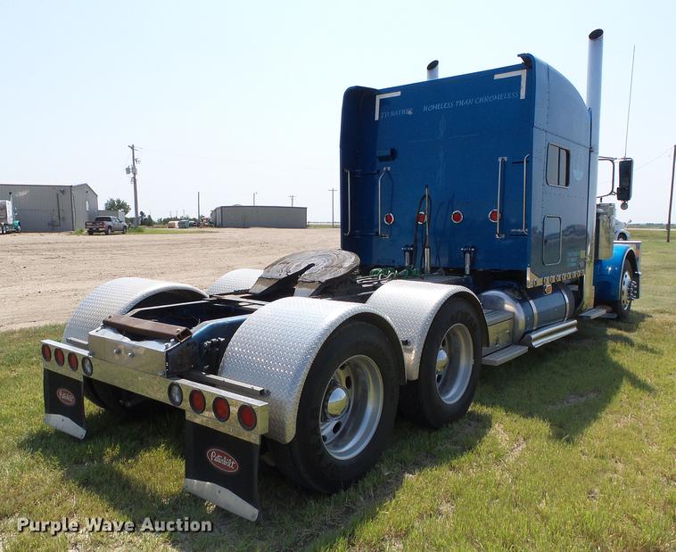 image for item DD5858 2007 Peterbilt 379 semi truck