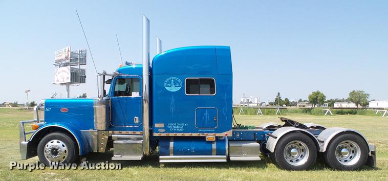 image for item DD5858 2007 Peterbilt 379 semi truck