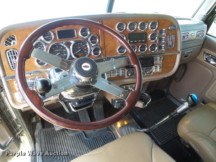 image for item DD5858 2007 Peterbilt 379 semi truck