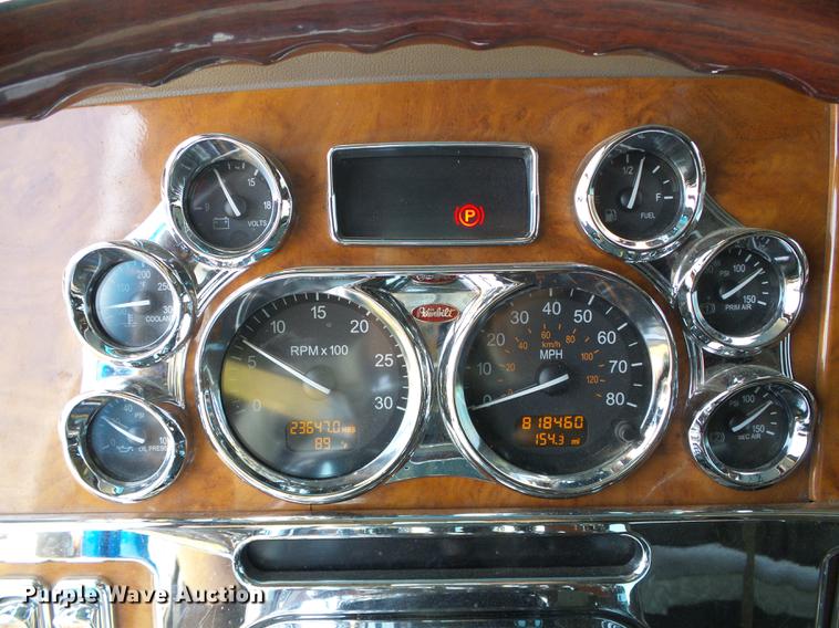 image for item DD5858 2007 Peterbilt 379 semi truck