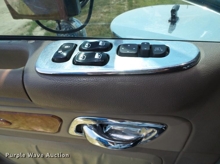 image for item DD5858 2007 Peterbilt 379 semi truck