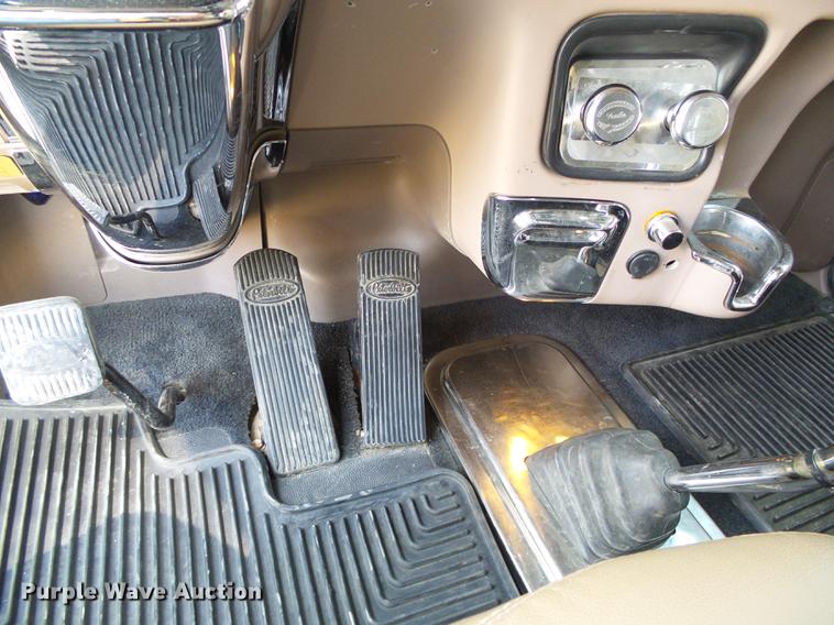 image for item DD5858 2007 Peterbilt 379 semi truck