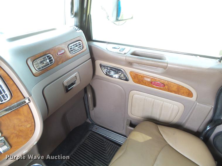 image for item DD5858 2007 Peterbilt 379 semi truck