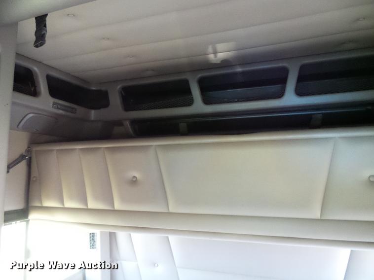 image for item DD5858 2007 Peterbilt 379 semi truck