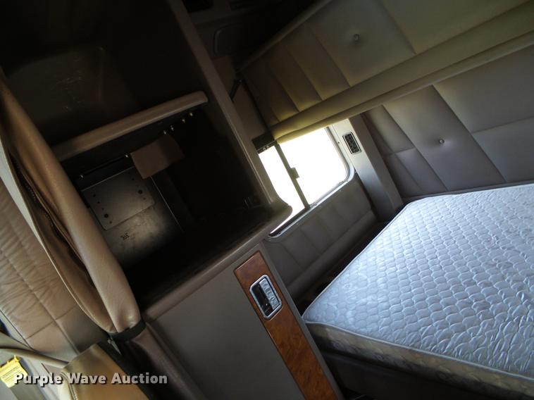 image for item DD5858 2007 Peterbilt 379 semi truck