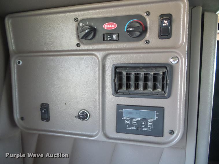 image for item DD5858 2007 Peterbilt 379 semi truck