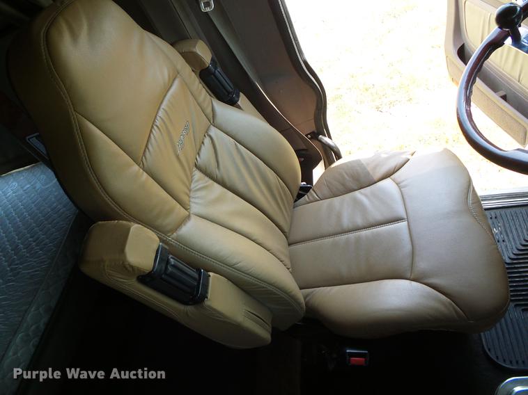 image for item DD5858 2007 Peterbilt 379 semi truck