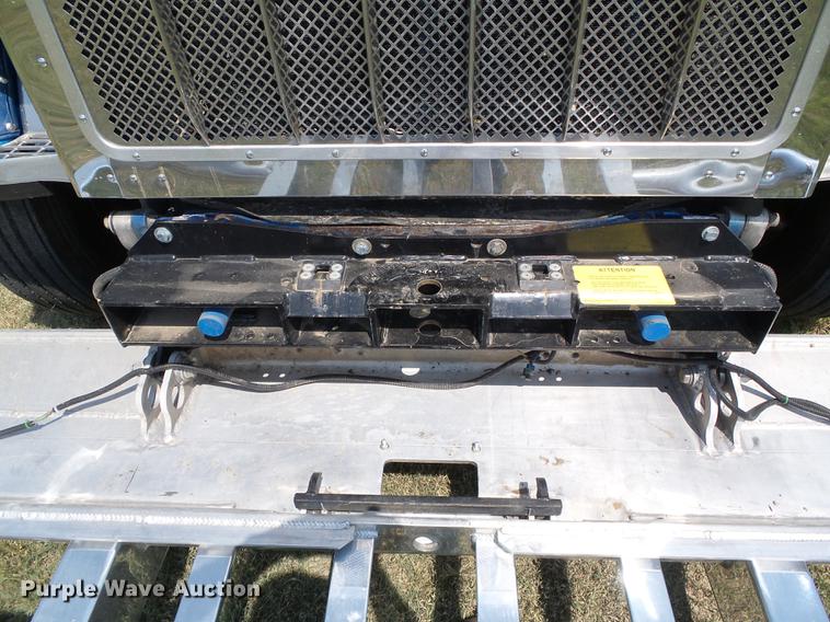 image for item DD5858 2007 Peterbilt 379 semi truck