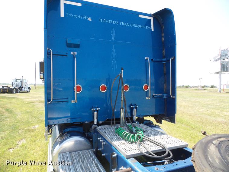 image for item DD5858 2007 Peterbilt 379 semi truck