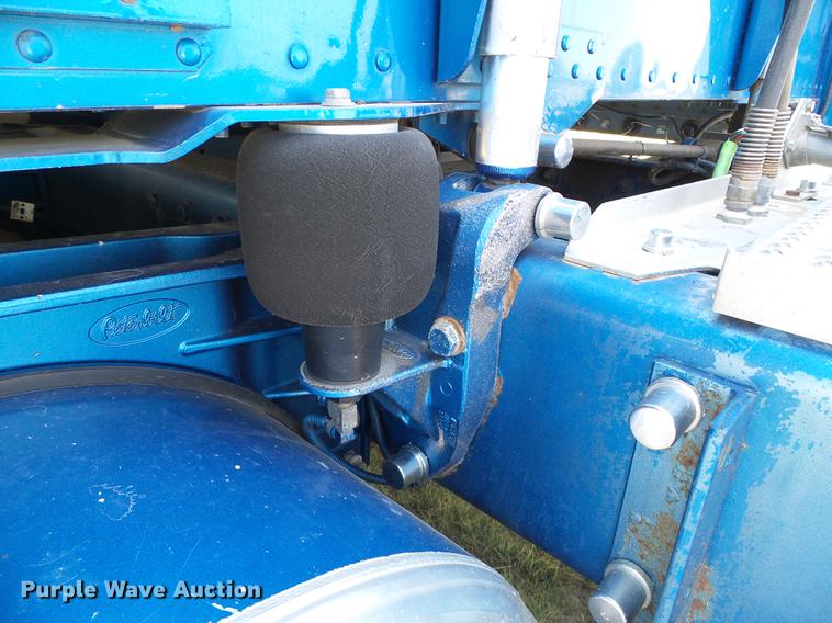 image for item DD5858 2007 Peterbilt 379 semi truck