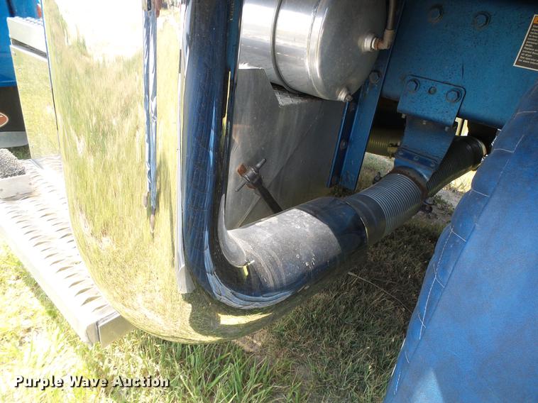 image for item DD5858 2007 Peterbilt 379 semi truck