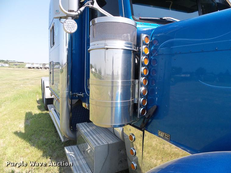 image for item DD5858 2007 Peterbilt 379 semi truck