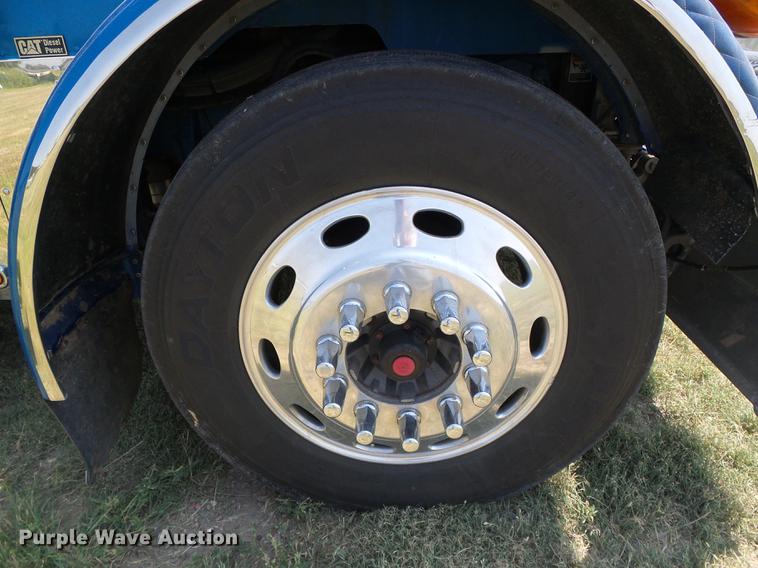image for item DD5858 2007 Peterbilt 379 semi truck